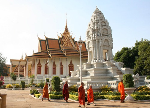 thing-to-do-in-phnom-penh-royal-palace