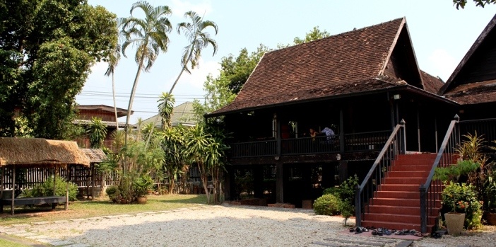 ban-sao-nak-wooden-house-lampang-thailand