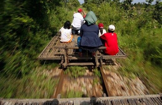 what-to-do-in-cambodia-bamboo-train-battambang