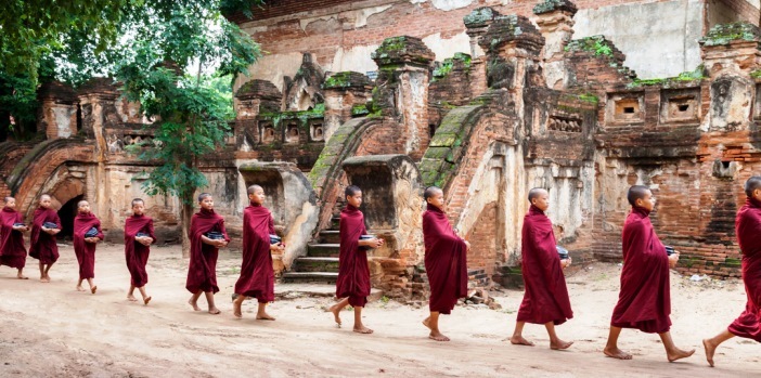 bagan-monks