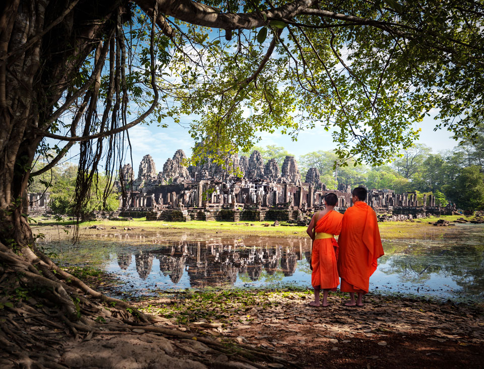 angkor-wat-monks